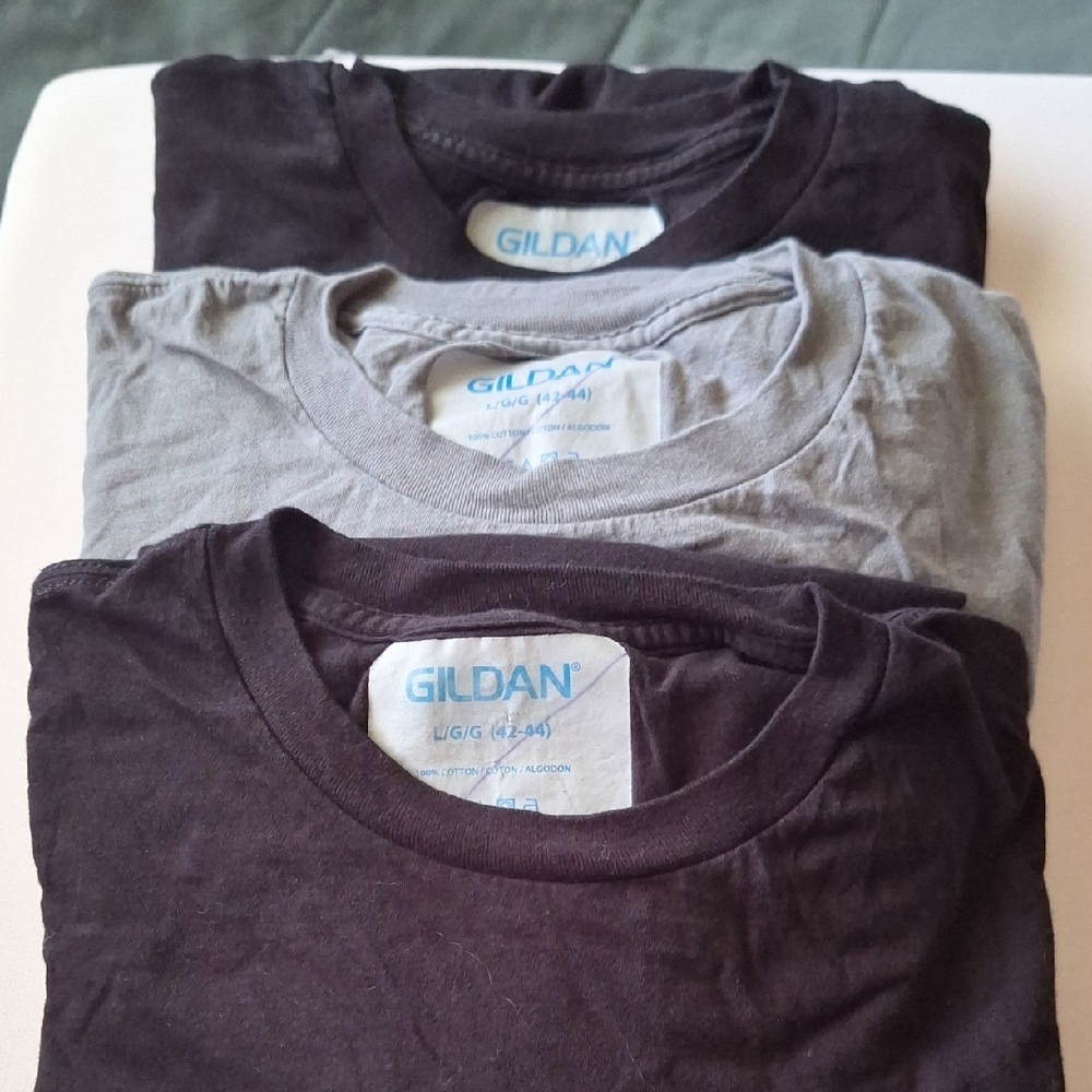 Gildan Men's Black and Gray T-Shirt Pack